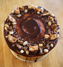 Load image into Gallery viewer, Choco -Snickers Cake
