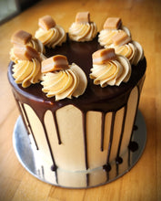 Load image into Gallery viewer, Salted Caramel Cake
