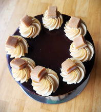 Load image into Gallery viewer, Salted Caramel Cake
