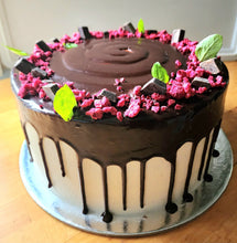Load image into Gallery viewer, VEGAN Chocolate Raspberry Cake
