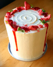Load image into Gallery viewer, Vanilla and Strawberry Cake
